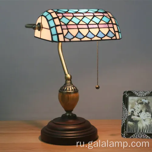 Европейские банковские огни для ностальгической атмосферы